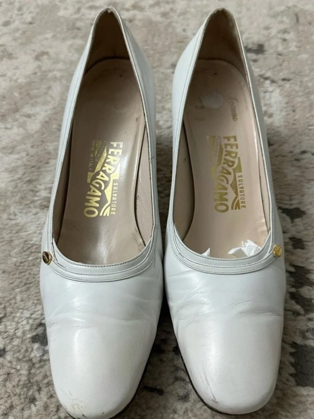 Vintage Salvatore Ferragamo White Heels - Low Kitten Heel - Retro Office Pumps - Picture 16 of 16